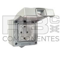 FEMALE WATERPROOF PLUG FOR WALL OR CONTROL.